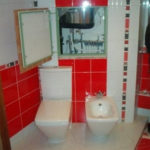 Как закрыть трубы в туалете?